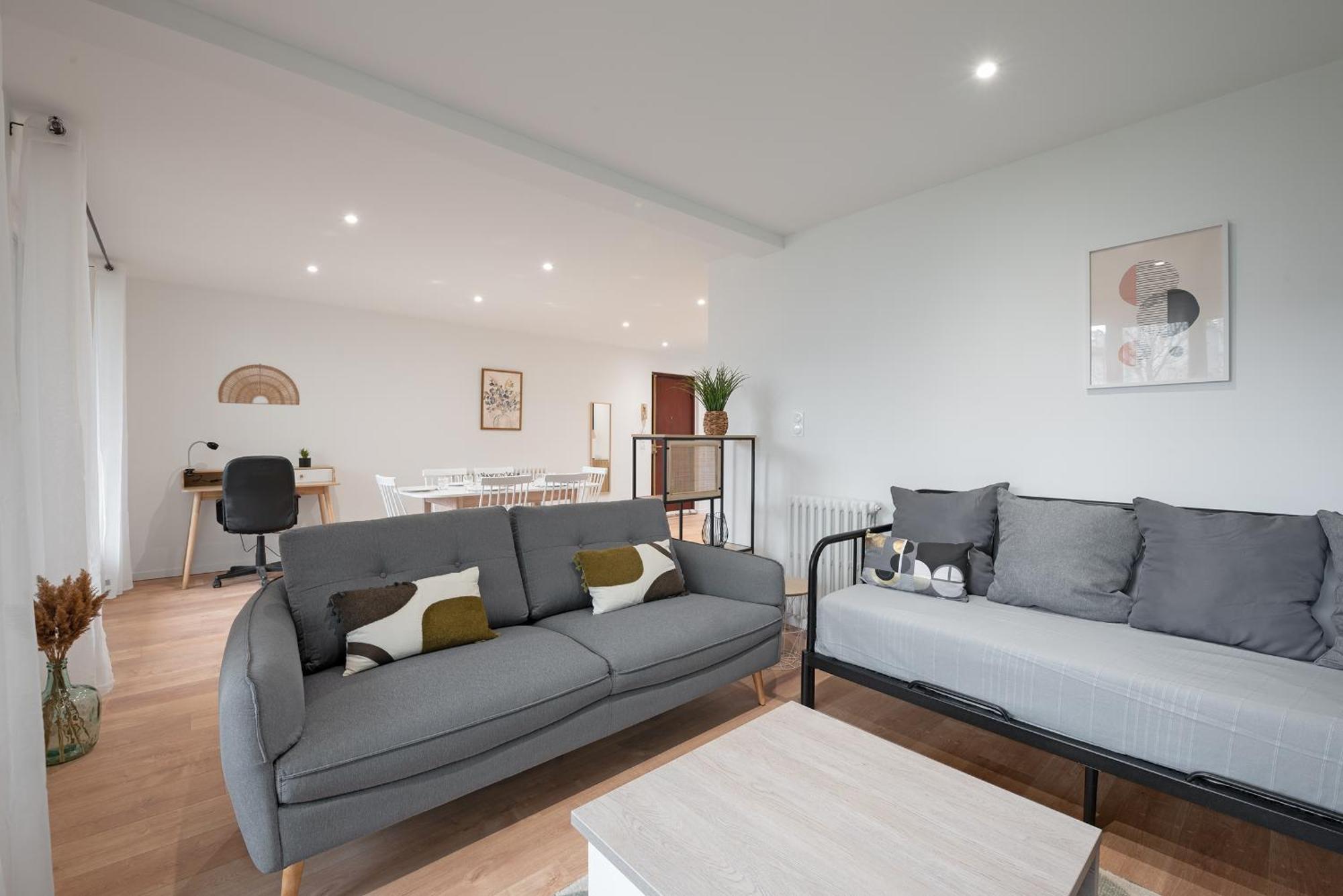 Spacieux T3 Avec 2 Parkings Gratuits Et 2 Balcons Toulouse Luaran gambar