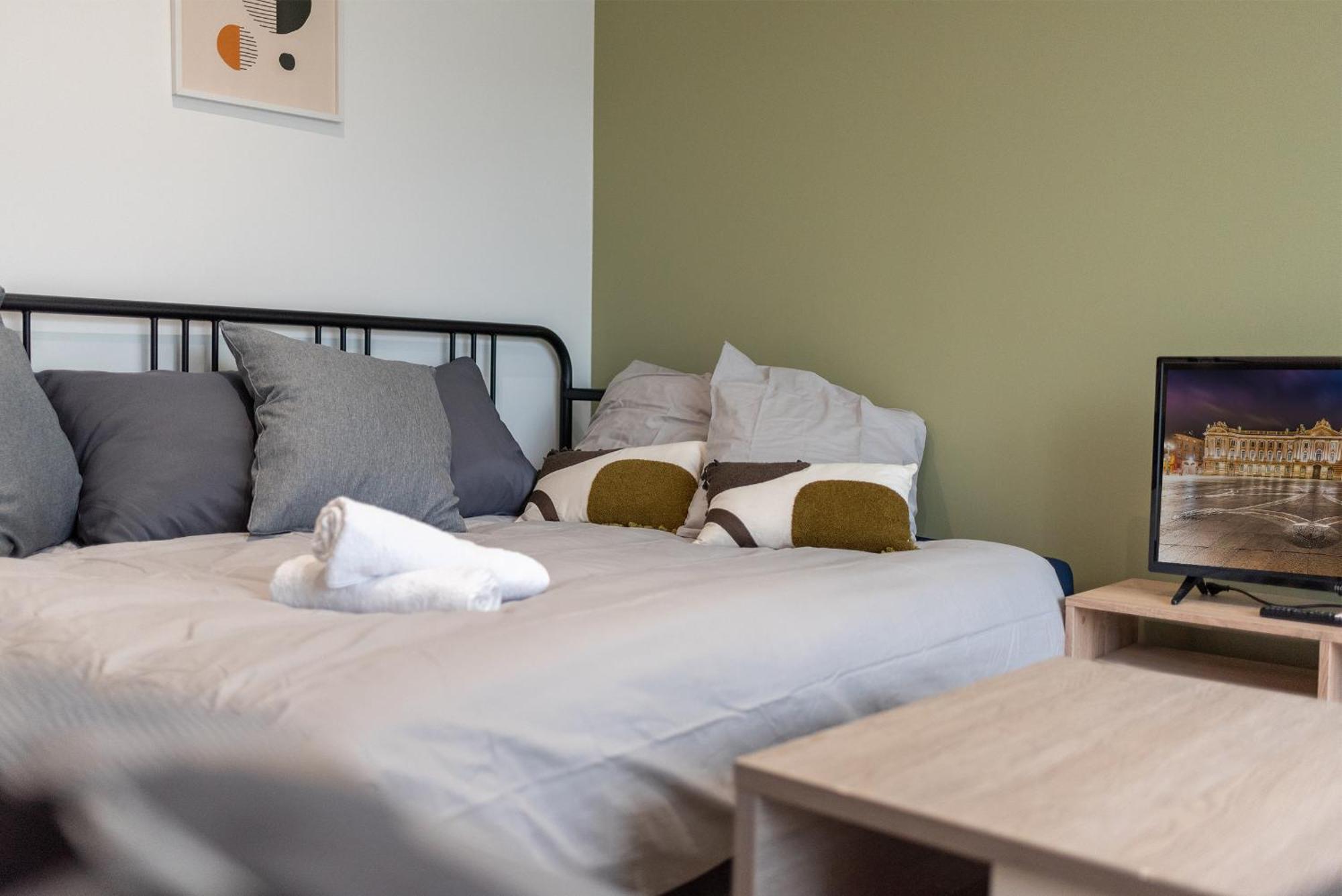 Spacieux T3 Avec 2 Parkings Gratuits Et 2 Balcons Toulouse Luaran gambar